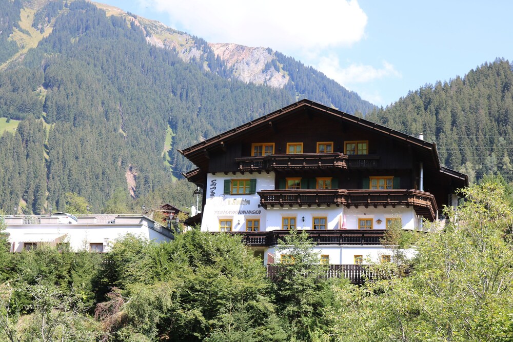 Alt Montafon Hotel Appartements by Pferd auf Wolke — hotel in Gaschurn