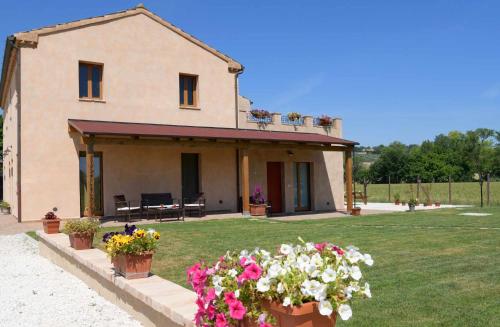 Casa Montefiore 13 LT nella tranquilla campagna Marchigiana — 4-Star Luxury Hotel in Ancona, Italy