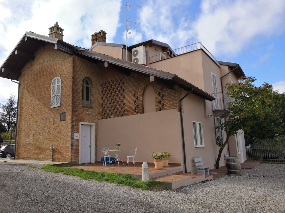 700 Enolocanda - last minute hotel in Santa Giuletta