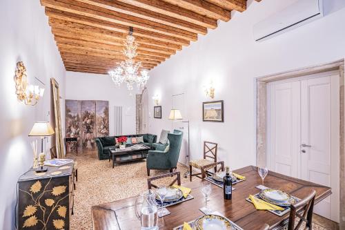 Ca' San Beneto Completely Refurbished in a Fabulously Central Area — 4-Star Luxury Hotel in Venice, Italy