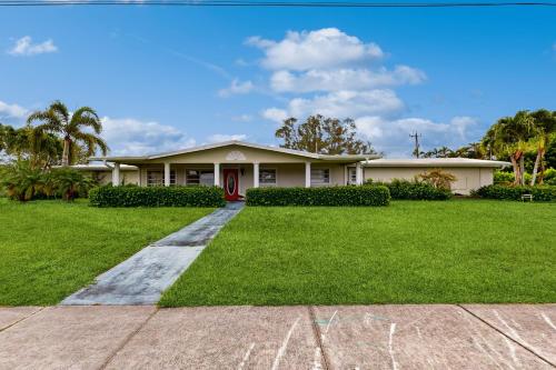 Mermaid’s Cove in Fort Myers, United States