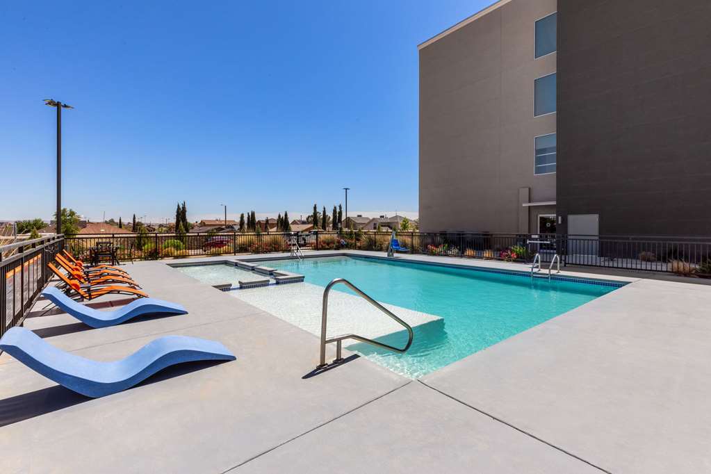 La Quinta Inn & Suites by Wyndham El Paso East Loop 375 - photo 40