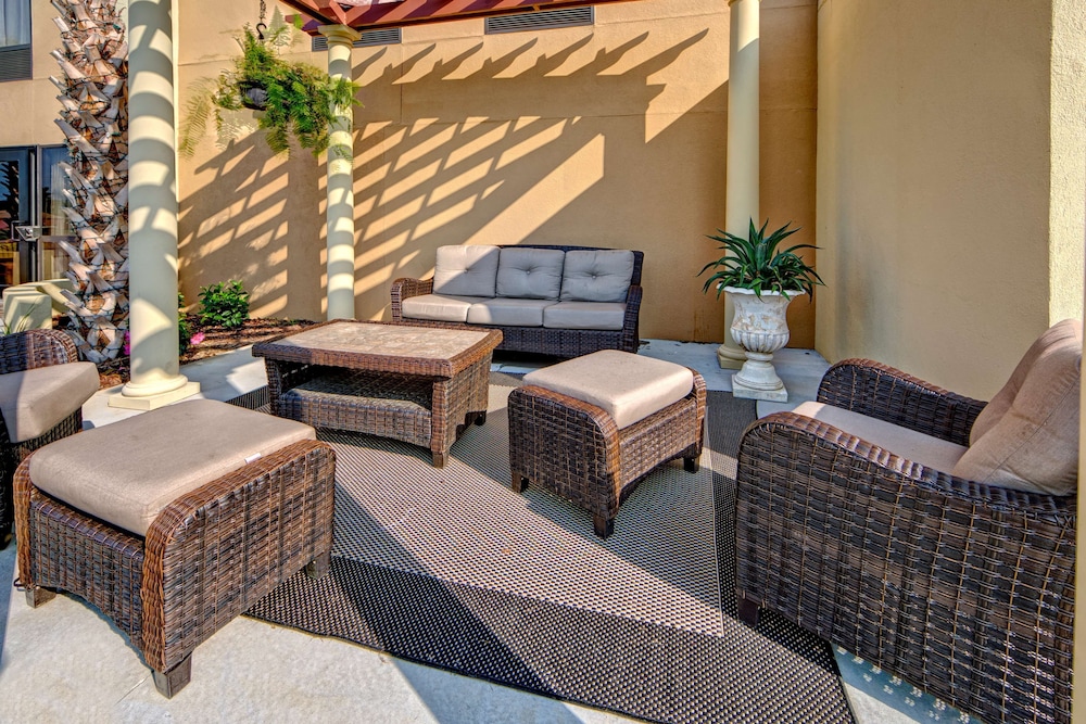 Hampton Inn Laurinburg - photo 37