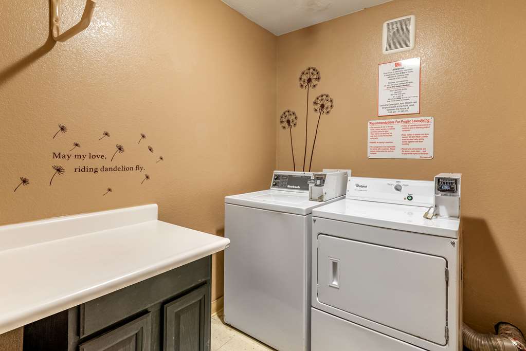 Econo Lodge Pueblo North - photo 27