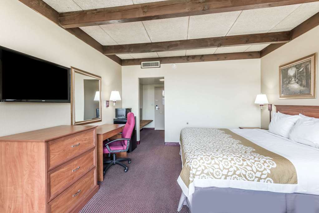 Days Inn by Wyndham Niles - photo 10