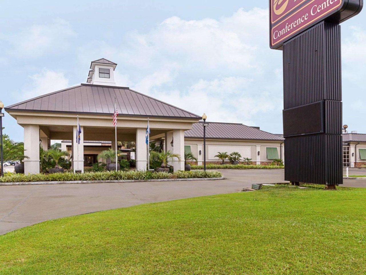 Clarion Inn Suites Conference Center — Covington