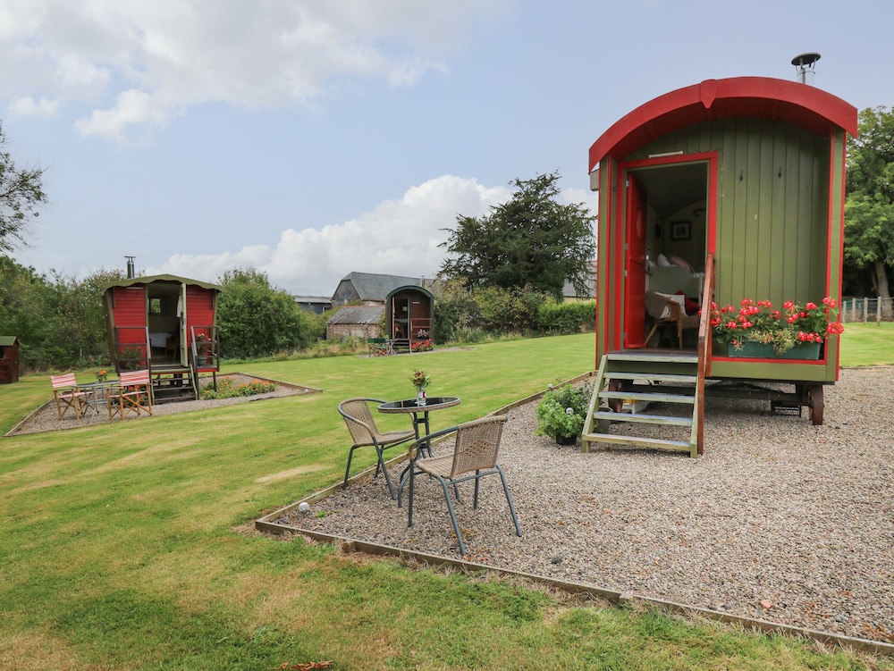 Sweet Briar Shepherds Hut in Brecon, United Kingdom