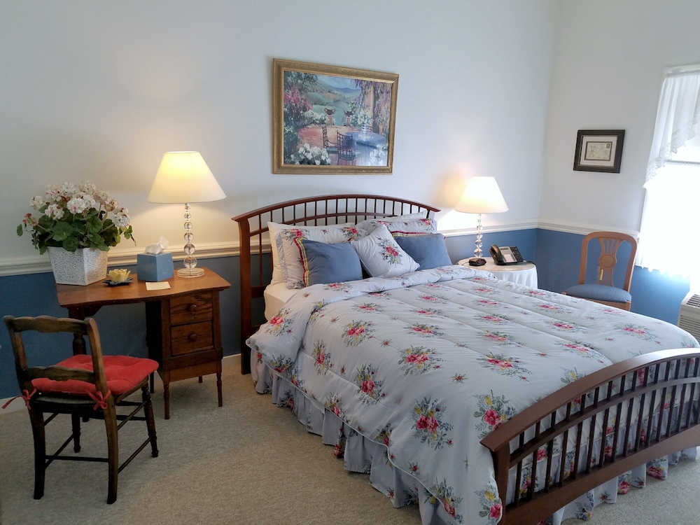 Camelot Restaurant & Inn - photo 27