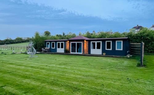 Gorgeous countryside cabin — 4-Star Luxury Hotel in Lyminge, United Kingdom