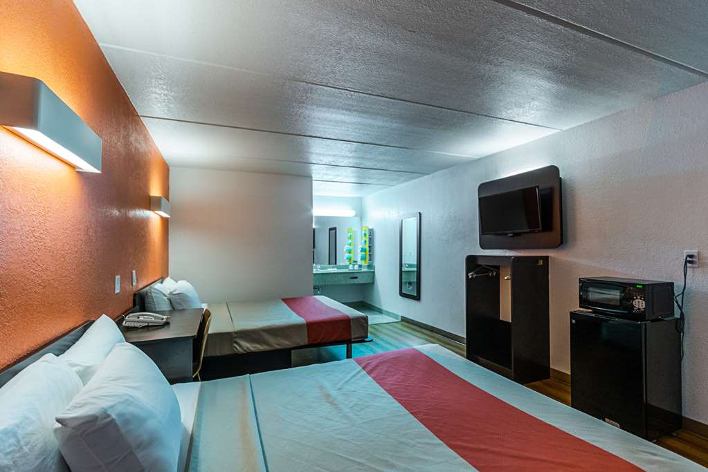 Motel 6 Cleveland TX - photo 14