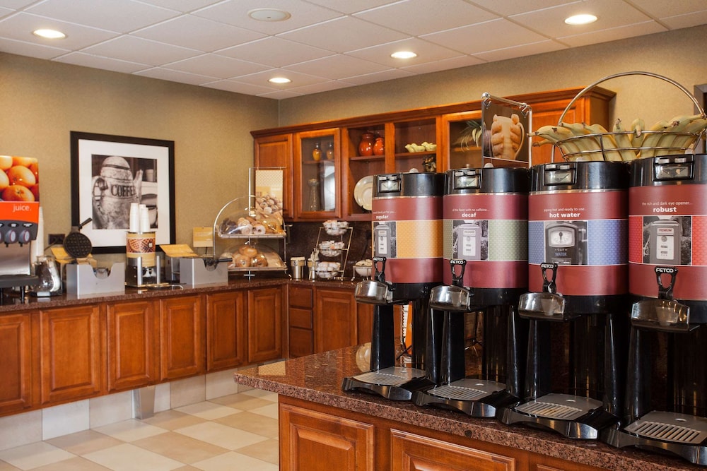 Hampton Inn & Suites Addison - photo 19