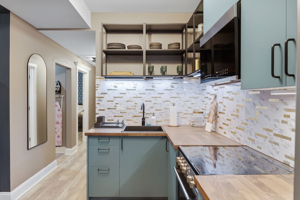 Wrigleyville Suites - photo 24