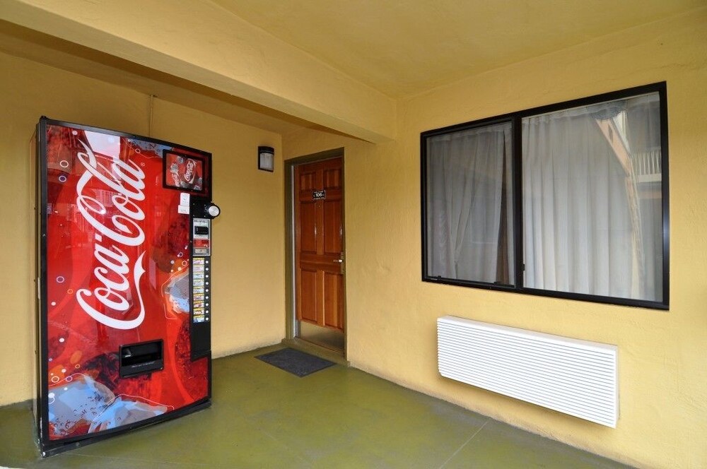 Geary Parkway Motel - photo 30