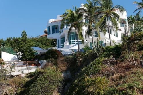 Hermosa Villa con alberca infinita Playa Zipolite — 4-Star Luxury Hotel in Puerto Angel, Mexico