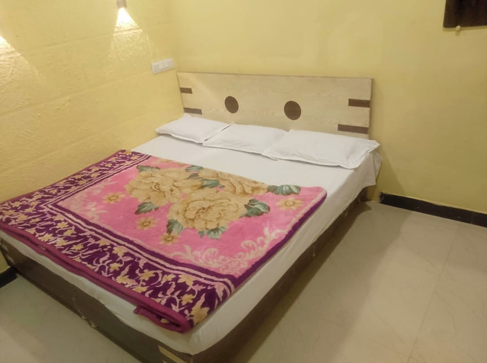 Hotel Maa Tulsi Guest House in Ujjain, India