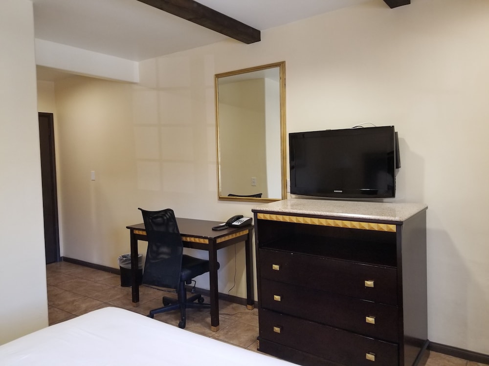 Tuscan Garden Inn - photo 30