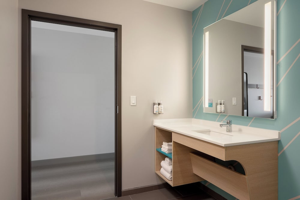 avid hotel Oak Creek by IHG - photo 15
