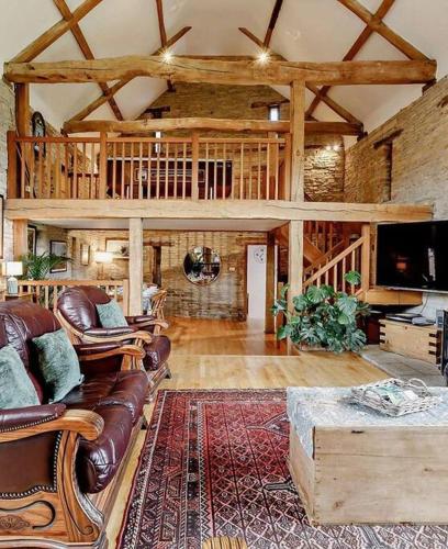 Cosy luxury Grade II listed barn in the Forest of Dean — 4-Star Luxury Hotel in Gloucester, United Kingdom