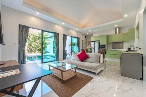 V193 Next Door Villas 6BR 2 Pools For Group Vibe — 4-Star Luxury Hotel in Rawai, Thailand