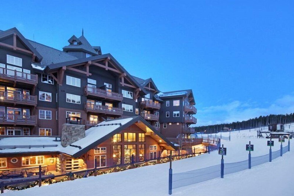 One Ski Hill Place 8307 Ski In Ski Out by RedAwning — 4-Star Luxury Hotel in Breckenridge, United States