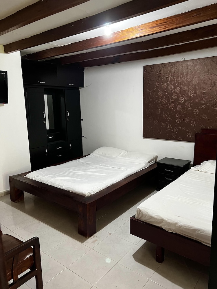 Inviting 14 Bed Villa Sleeps 29 Parking — Toro — photo 4