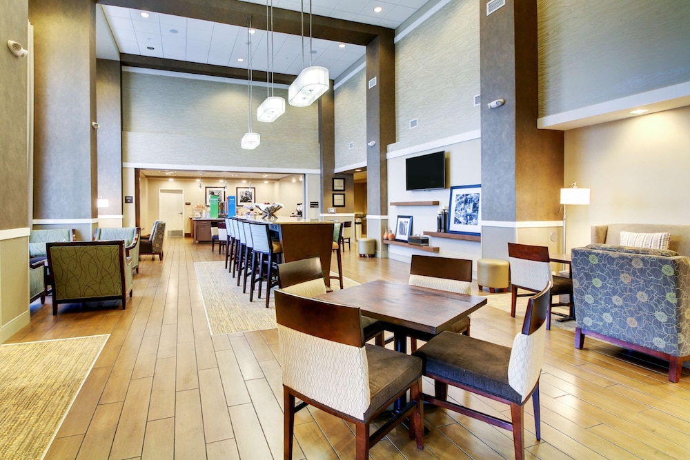 Hampton Inn & Suites Milwaukee West - photo 34