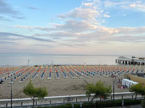 Appartamento Fronte Mare Con Terrazzo E Parcheggio Privato — 4-Star Luxury Hotel in Lignano Sabbiadoro, Italy
