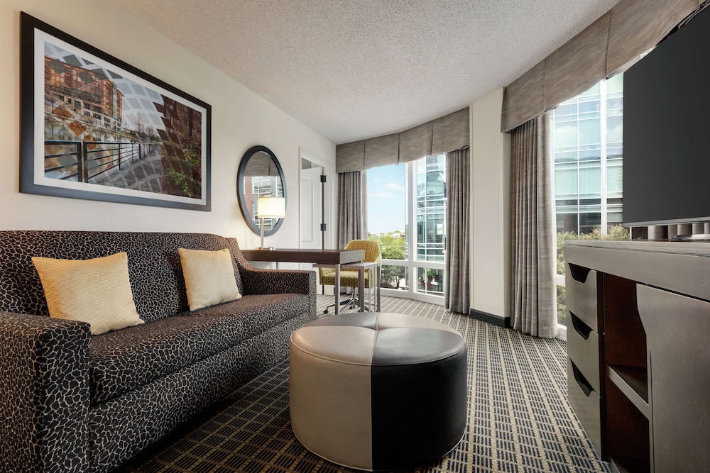 Hampton Inn & Suites Greenville Downtown RiverPlace - photo 17