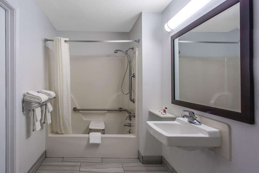Super 8 by Wyndham Florence - photo 17