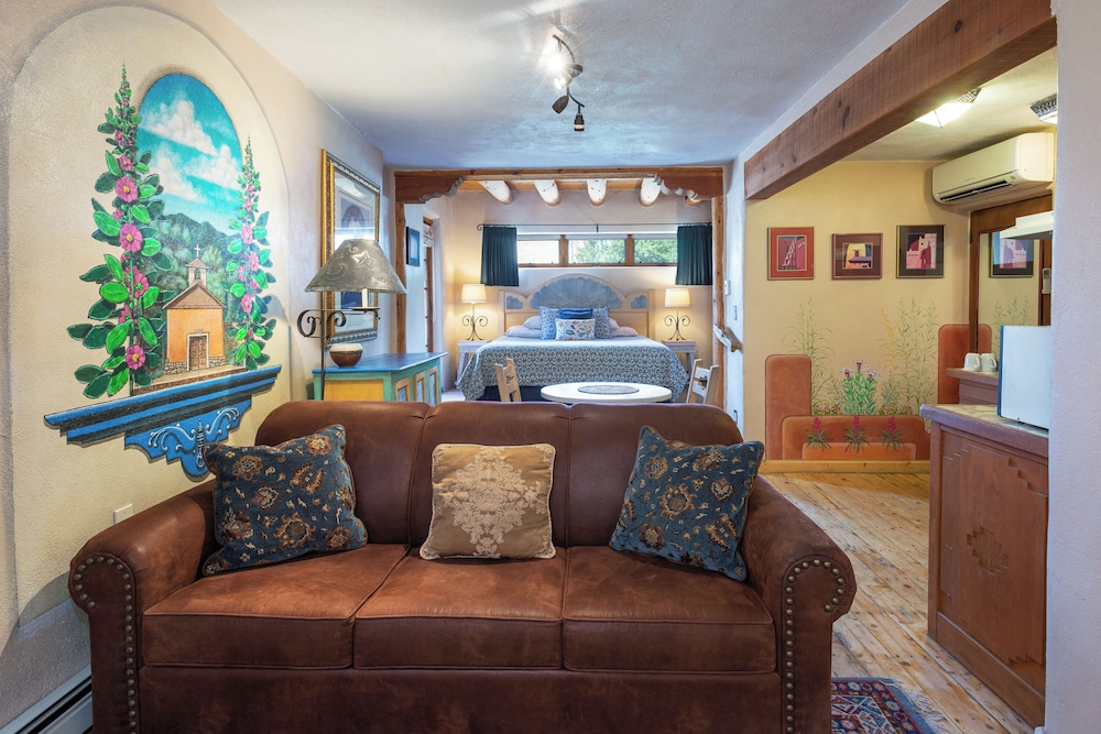 Inn on La Loma Plaza - photo 15