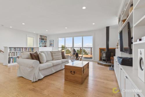 Stunning Views by the Bay 2BR — 4-Star Luxury Hotel in Brisbane, United States