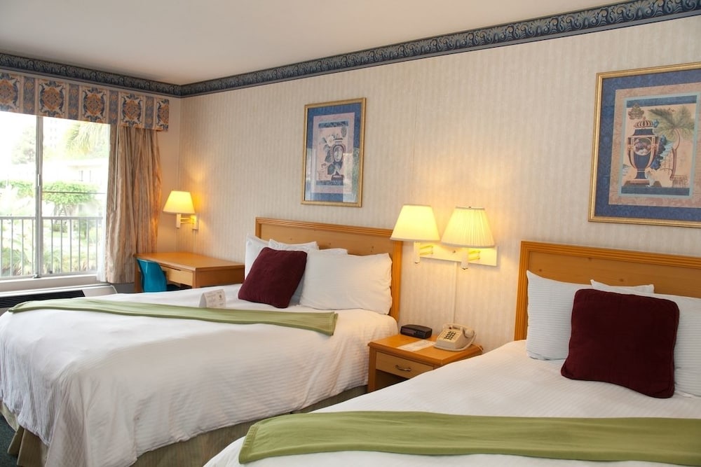 Bay Inn and Suites at Seaworld - photo 11