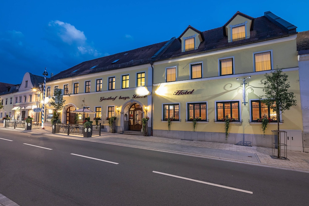 Hotel Bayrischer Lowe — Osterhofen