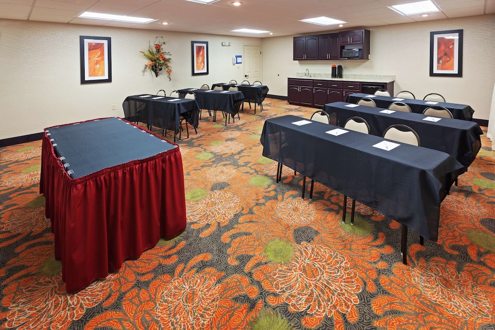Hampton Inn by Hilton Clarksville - photo 35