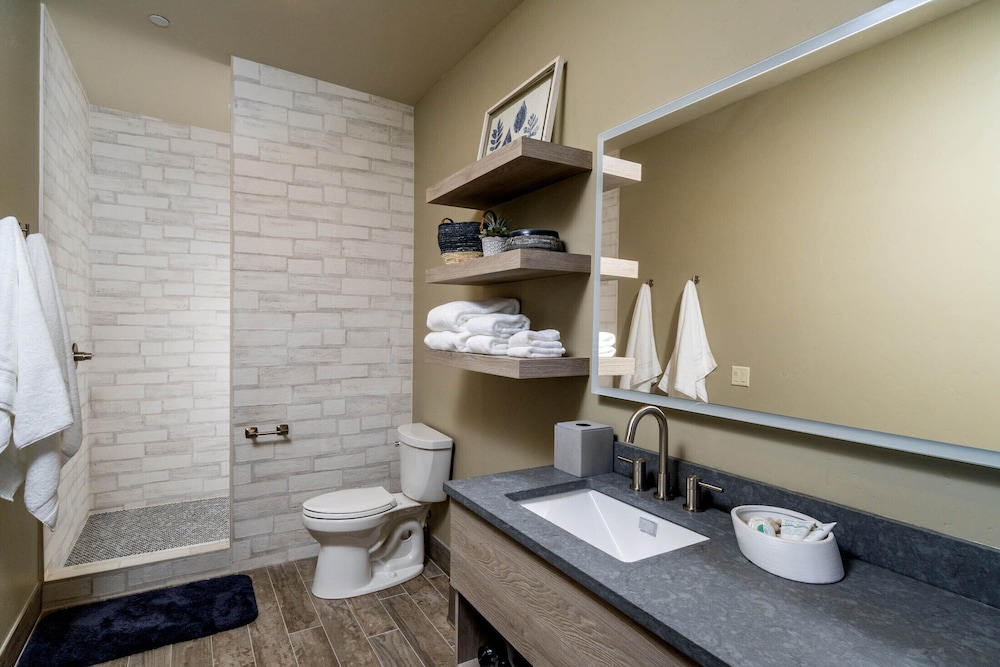 Ski Inn Taphouse Hotel - photo 28