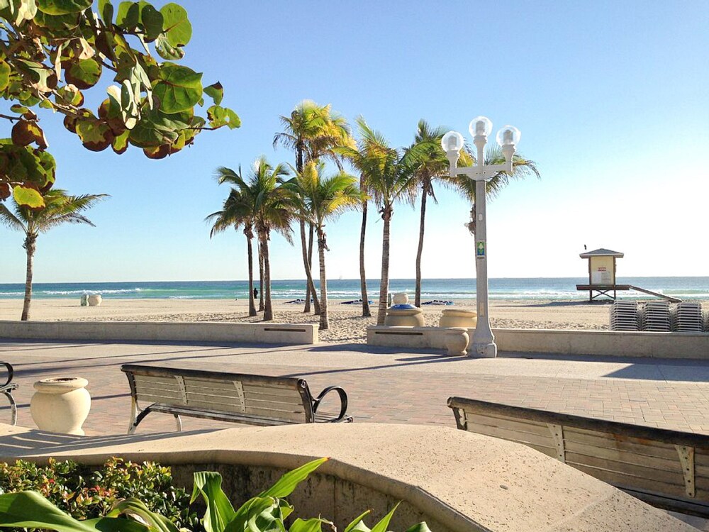Art Deco Beach Bungalows by RedAwning - photo 32