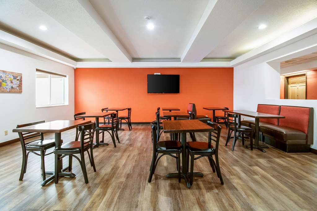 Econo Lodge Franklin IN - photo 22