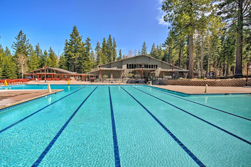Hot Tub & Ski Shuttle: Northstar Resort House - photo 17