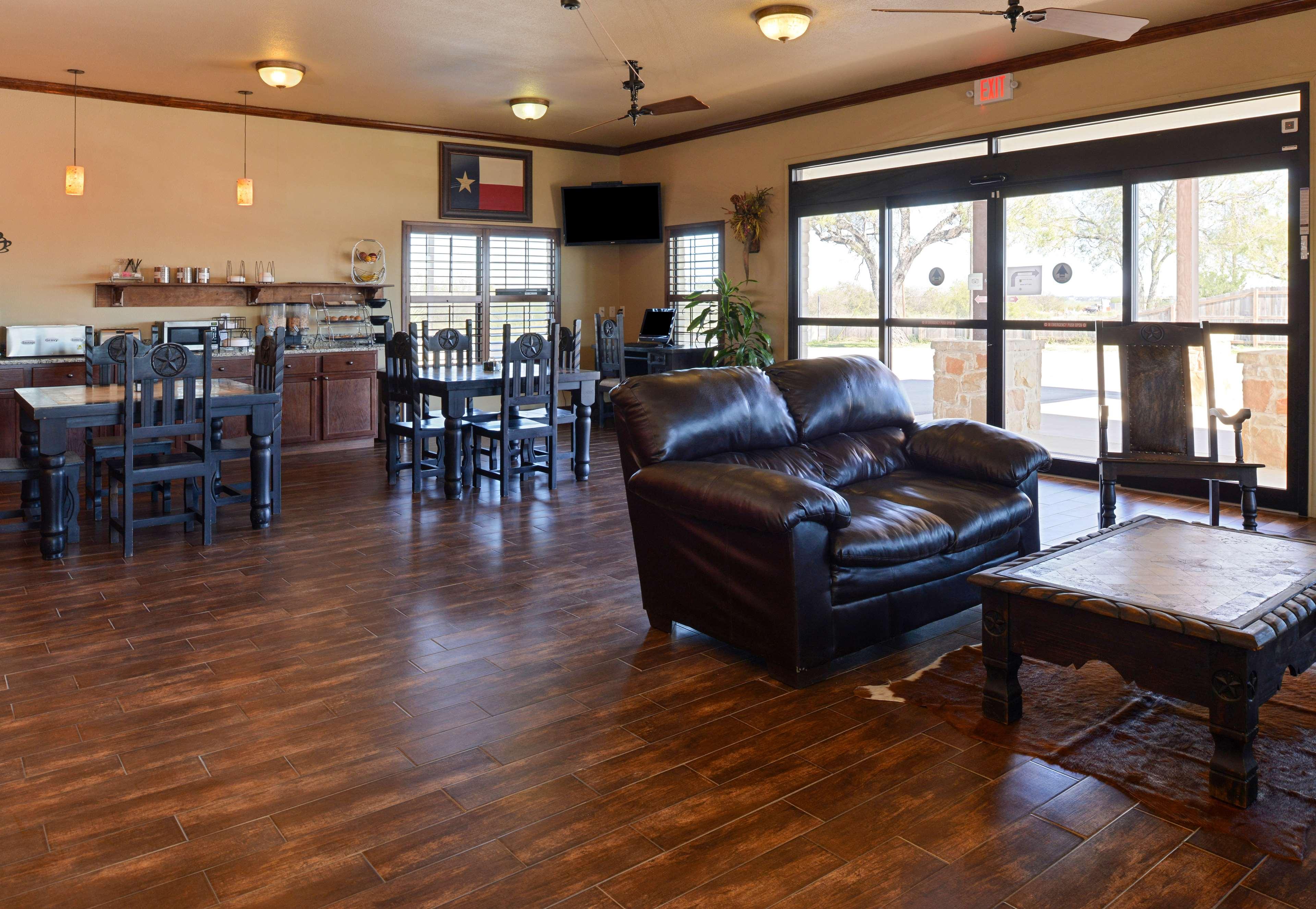 Studio Inn & Suites Kitchenettes - photo 11