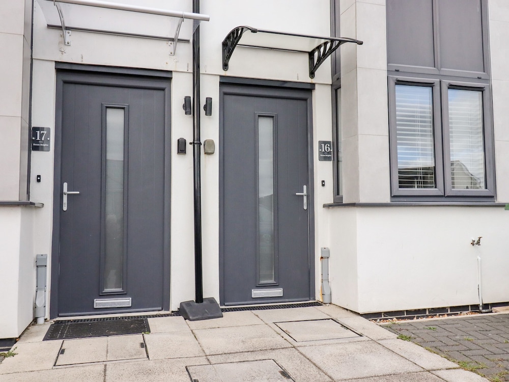 16 Ocean Heights — 4-Star Luxury Hotel in Newquay, United Kingdom