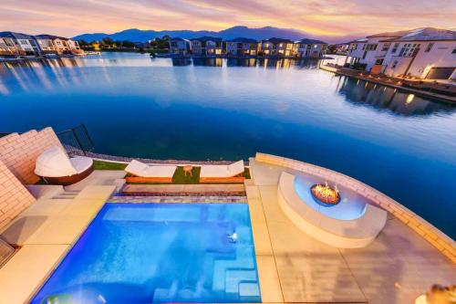 Lakeside Haven - carbon neutral hotel in Indio