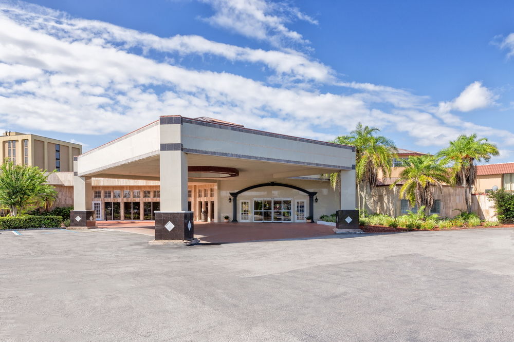I Drive Grand Resort & Suites - photo 67