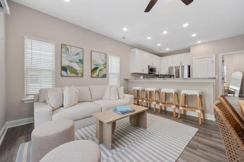 Capers Blade Across From Beach Garage in Myrtle Beach, United States