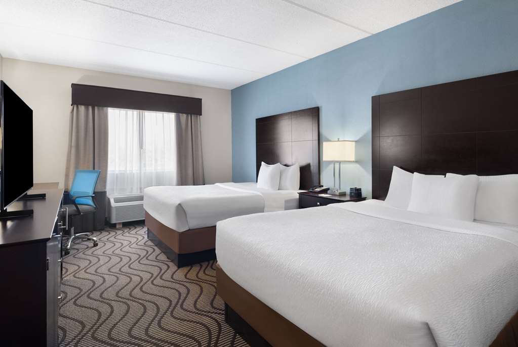 La Quinta Inn & Suites by Wyndham Knoxville Airport - photo 16