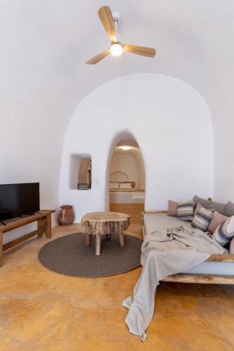 Caval Ii - carbon neutral hotel in Fira