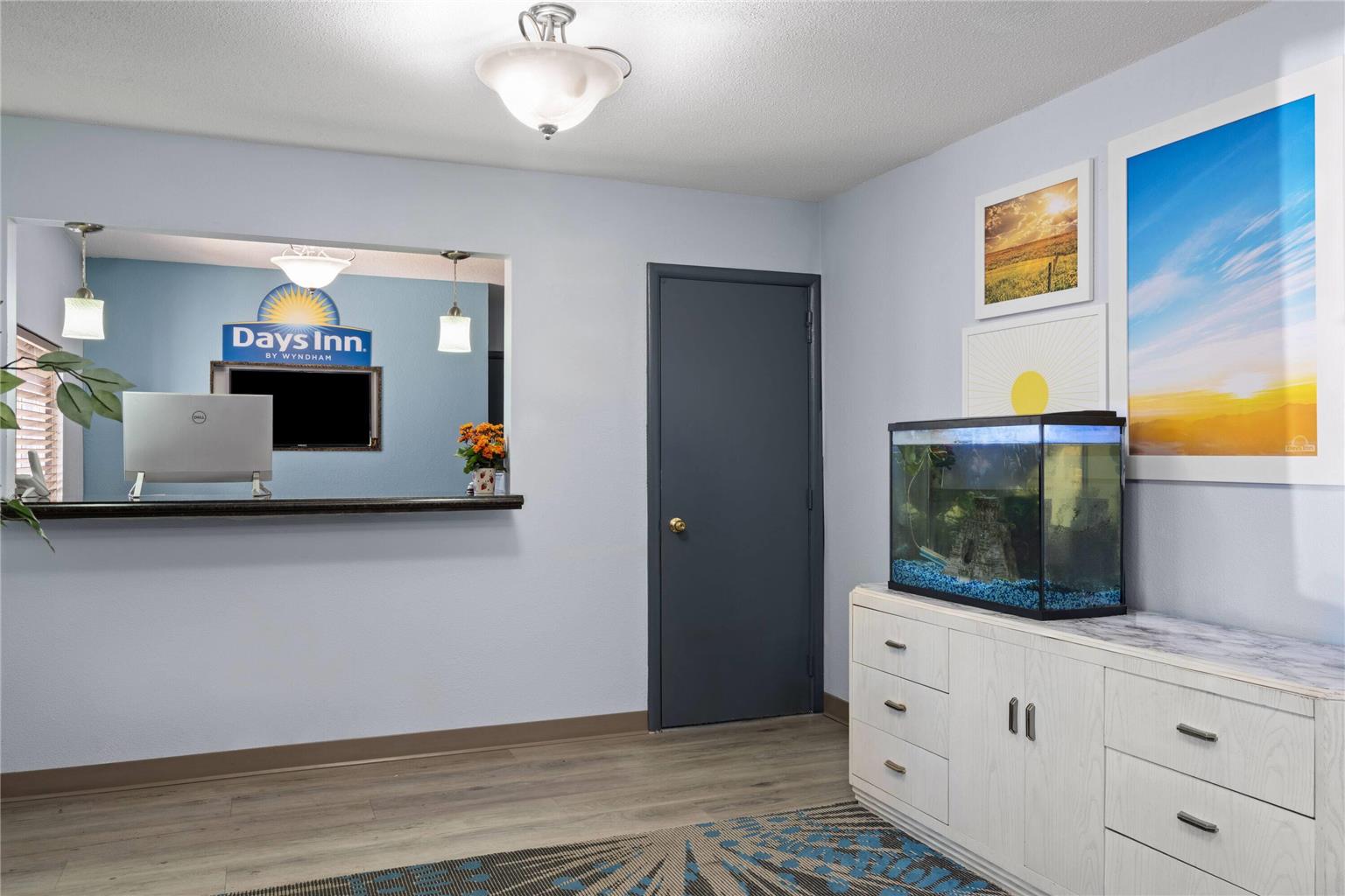 Days Inn by Wyndham Jamestown - photo 5