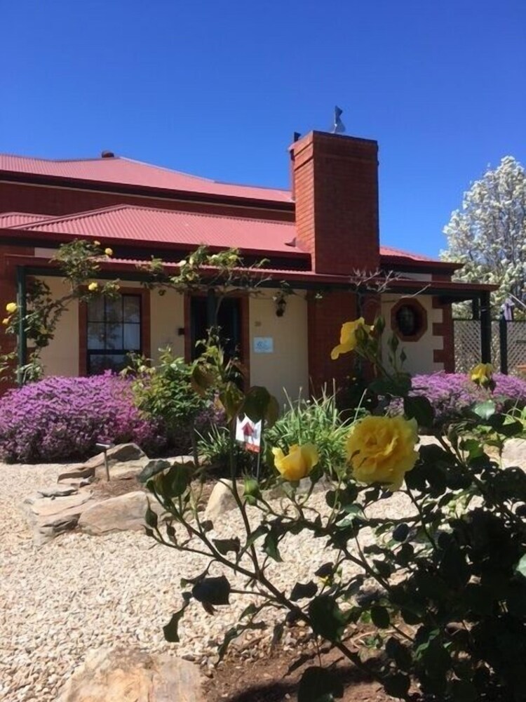 Wine and Roses Bed and Breakfast — 4-Star Luxury Hotel in Adelaide, Australia