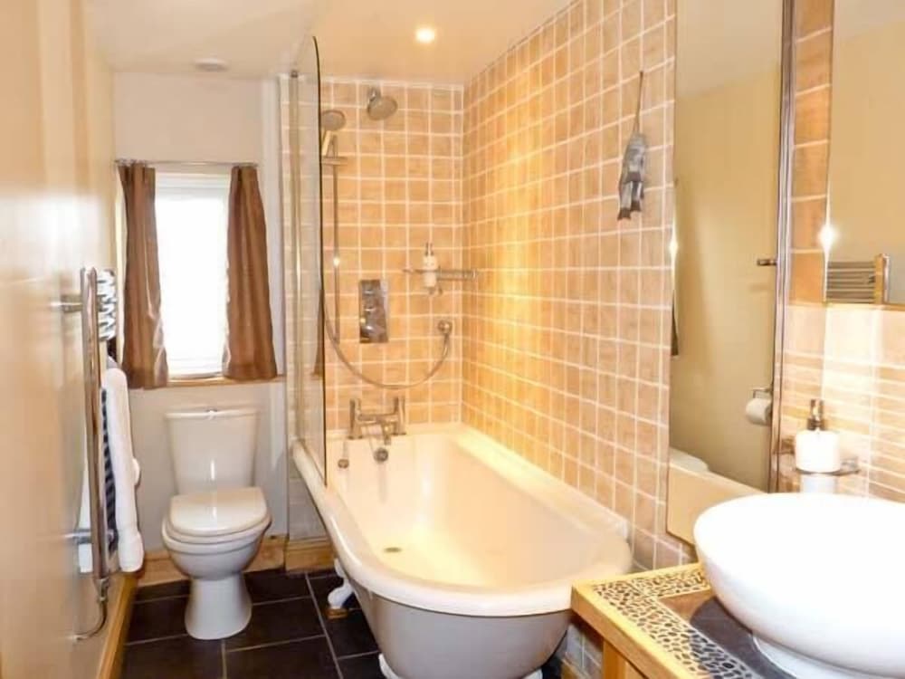 3 Apsley Cottages — Chartham — photo 2