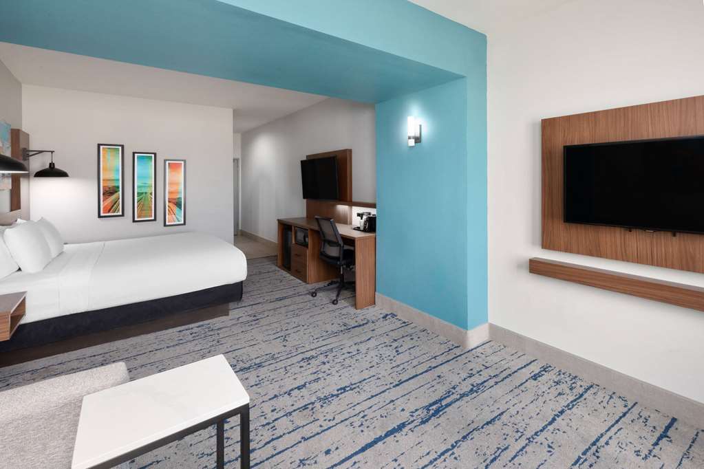 La Quinta Inn & Suites by Wyndham Rockport Fulton - photo 40