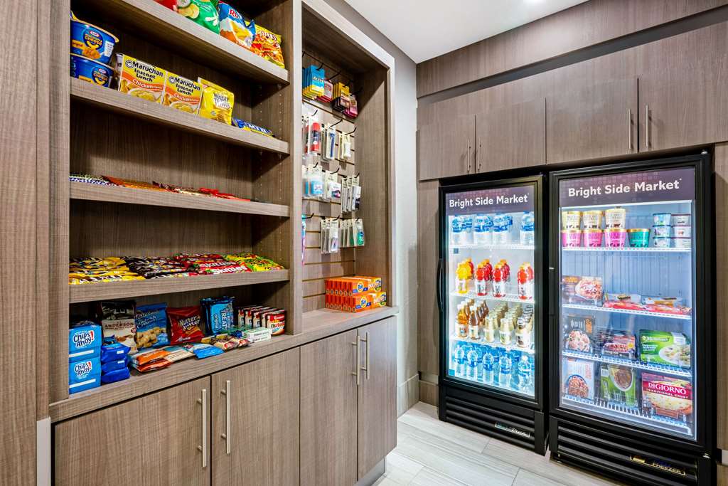 La Quinta Inn & Suites by Wyndham Conroe - photo 25